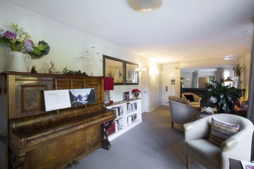 Queenstown House Bed & Breakfast And Apartments Exterior photo